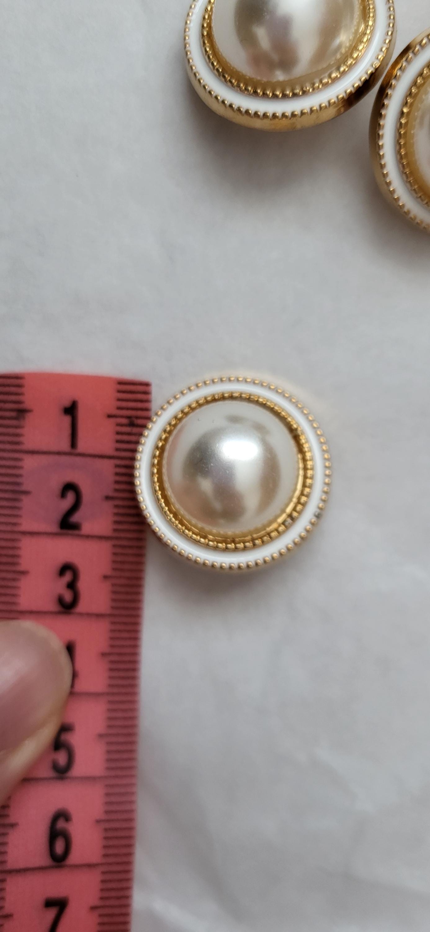 Gold metal pearl buttons 2.3 cm